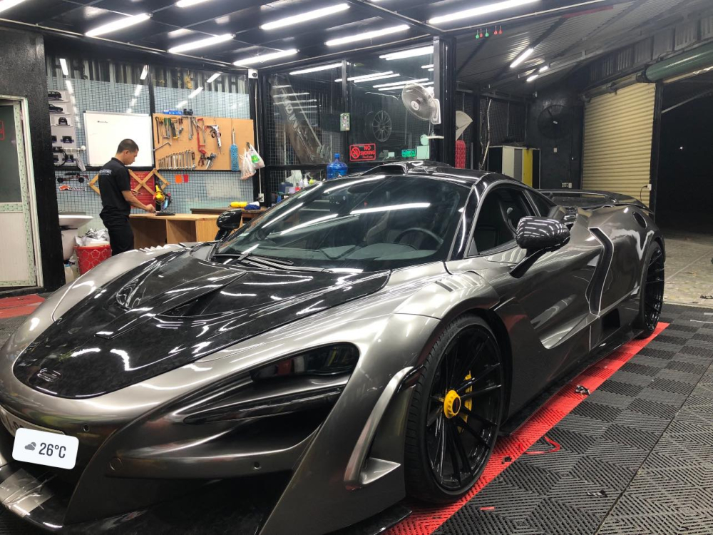 Đây là lần thứ 2 chiếc siêu xe McLaren 720S độ N-Largo của Tống Đông Khuê được thay áo