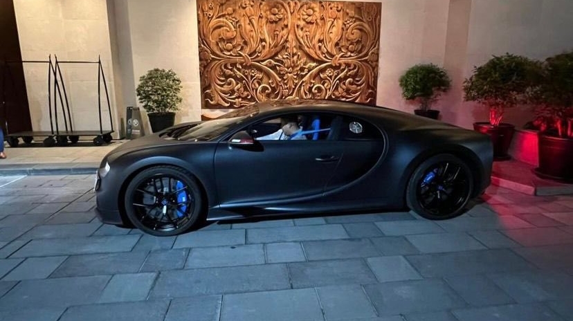 Mới đây, đại gia này bị bắt gặp lái xe Bugatti Chiron Sport 110 Ans Edition