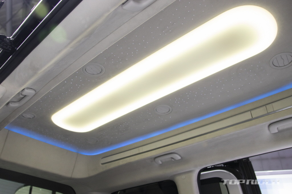 Trần xe bầu trời sao như Rolls-Royce của Hyundai Staria Lounge Limousine 2022