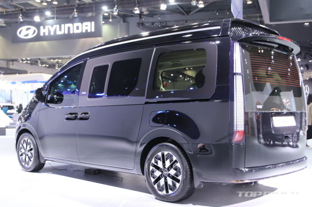 Hyundai Staria Lounge Limousine dùng la-zăng riêng