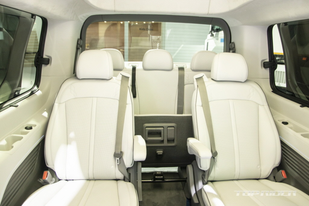 2 hàng ghế cuối của Hyundai Staria Lounge Limousine 2022