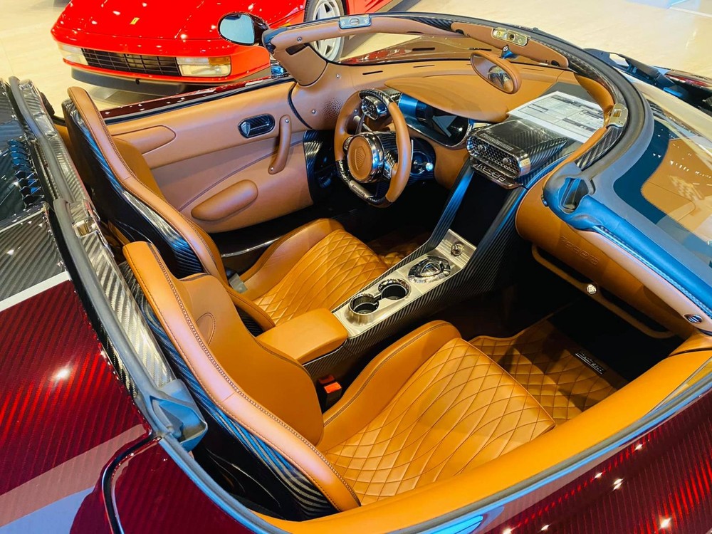 Nội thất xe Koenigsegg Regera được cho l&agrave; của Ho&agrave;ng Kim Kh&aacute;nh