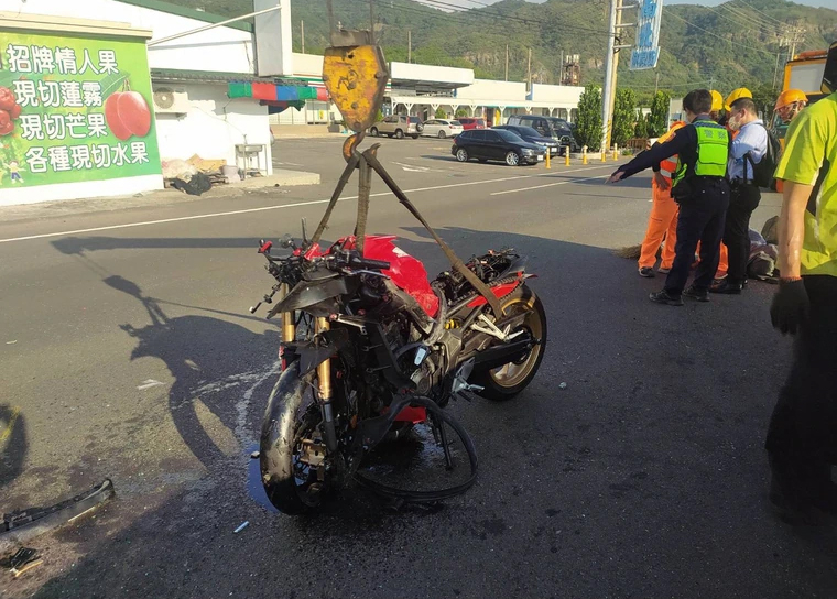 Chiếc mô tô phân khối lớn được cho là chạy ở vận tốc ít nhất 170 km/h khi vụ tai nạn xảy ra