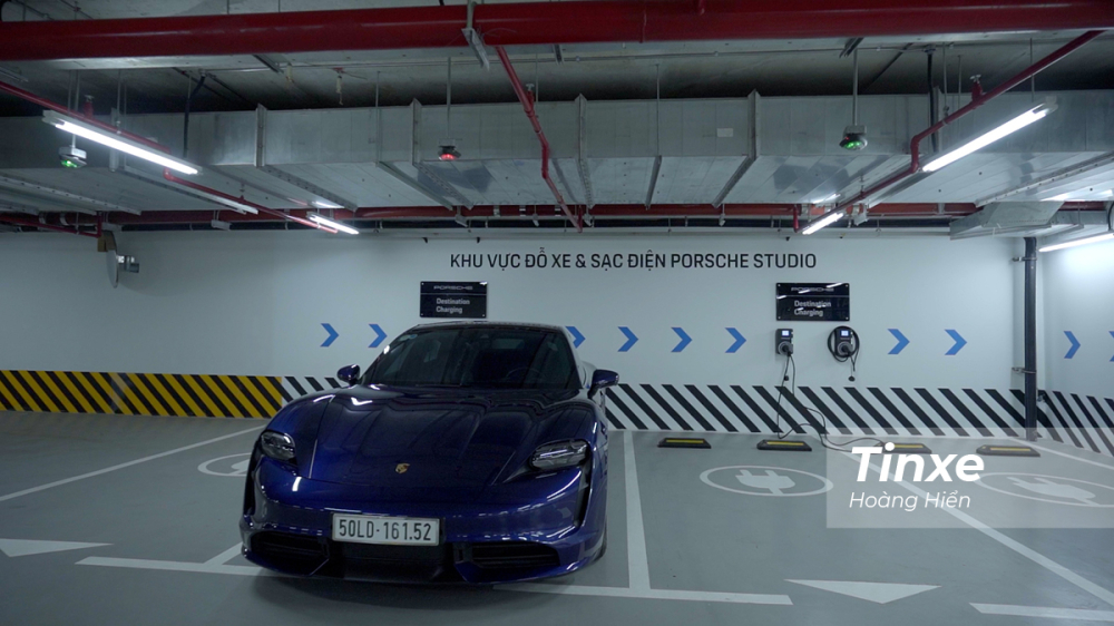 Các trạm sạc điện cho Porsche Taycan đang được Porsche triển khai tại Việt Nam. Các trạm sạc điện cho Porsche Taycan đang được Porsche triển khai tại Việt Nam.