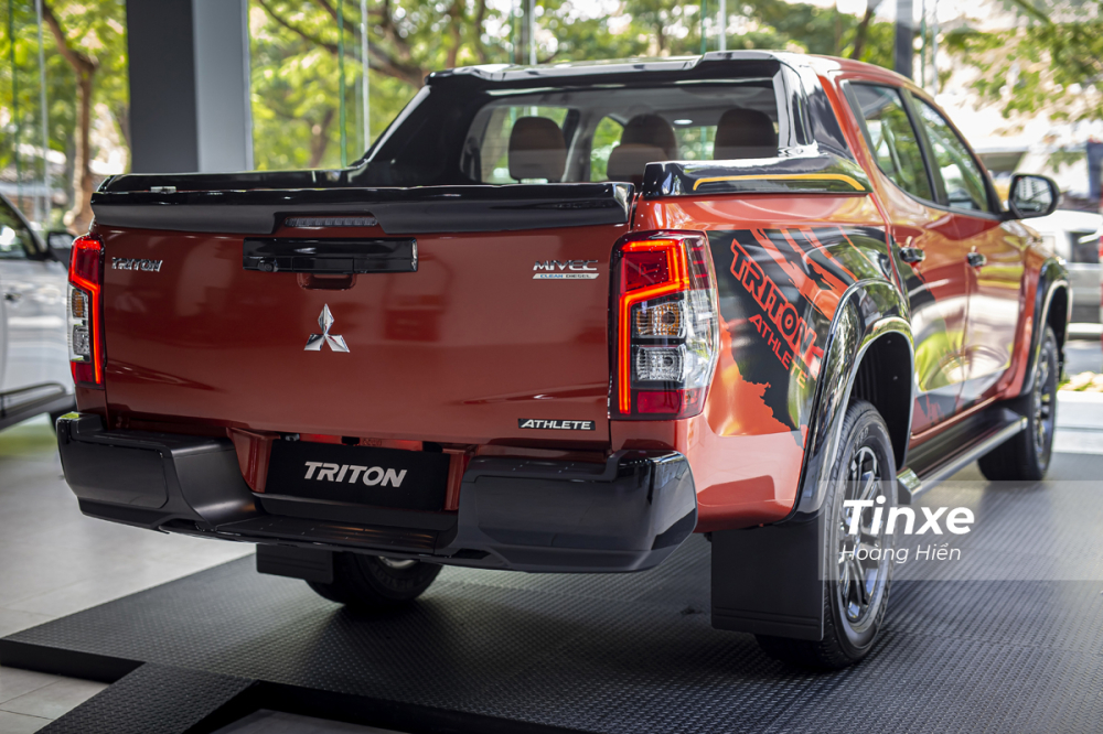 Nếu ở phi&ecirc;n bản 4x4 của Mitsubishi Triton Athlete c&ograve;n c&oacute; th&ecirc;m nhiều trang bị an to&agrave;n chủ động hơn.