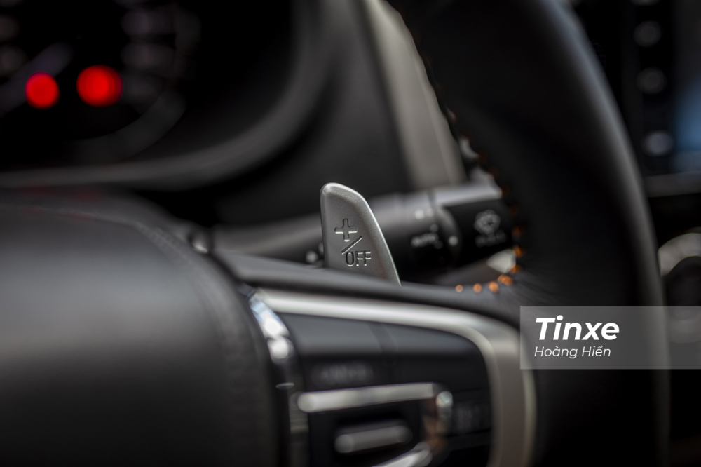 Lẫy gẩy số ph&iacute;a sau v&ocirc;-lăng vẫn lu&ocirc;n l&agrave; điểm cộng đối với Mitsubishi Triton.