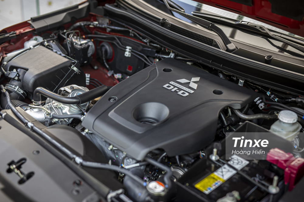 Cung cấp sức mạnh cho Mitsubishi Triton Athlete vẫn l&agrave; khối động cơ dầu MIVEC 2.4L c&oacute; khả năng sản sinh c&ocirc;ng suất tối đa 178,5 m&atilde; lực v&agrave; m&ocirc;-men xoắn cực đại đạt 350 Nm.