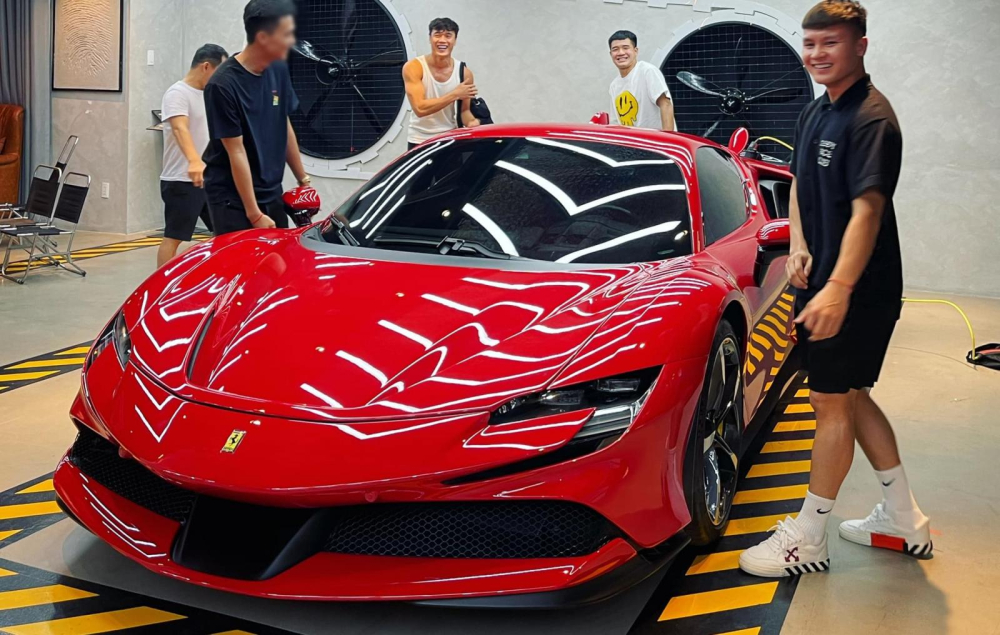 Cầu thủ Hà Đức Chinh, Quang Hải thích thú trải nghiệm garage siêu xe đỉnh của đại gia Gò Vấp Cầu thủ Hà Đức Chinh, Quang Hải thích thú trải nghiệm garage siêu xe đỉnh của đại gia Gò Vấp