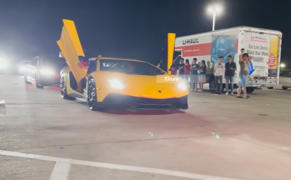 Siêu xe giới hạn Lamborghini Aventador SV của Johnny Đặng, mua chỉ vì bạn khen đẹp, không biết là xe gì Siêu xe giới hạn Lamborghini Aventador SV của Johnny Đặng, mua chỉ vì bạn khen đẹp, không biết là xe gì