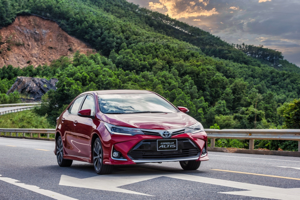 Nếu mua mới và đăng ký Toyota Corolla Altis trong tháng này, người dùng sẽ tiết kiệm được tới 85 triệu đồng.
