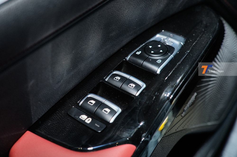 Kia K5 2022 có cửa kính điện chống kẹt.