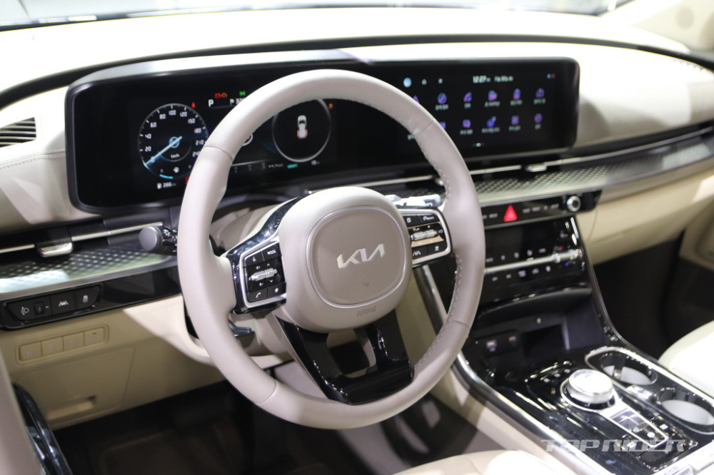 Khoang lái của Kia Carnival Hi Limousine 2022 Khoang lái của Kia Carnival Hi Limousine 2022