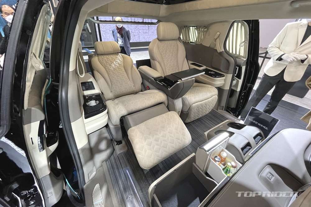 MPV tiền tỷ Kia Carnival Hi Limousine 2022 có thêm phiên bản 4 chỗ sang trọng hơn MPV tiền tỷ Kia Carnival Hi Limousine 2022 có thêm phiên bản 4 chỗ sang trọng hơn