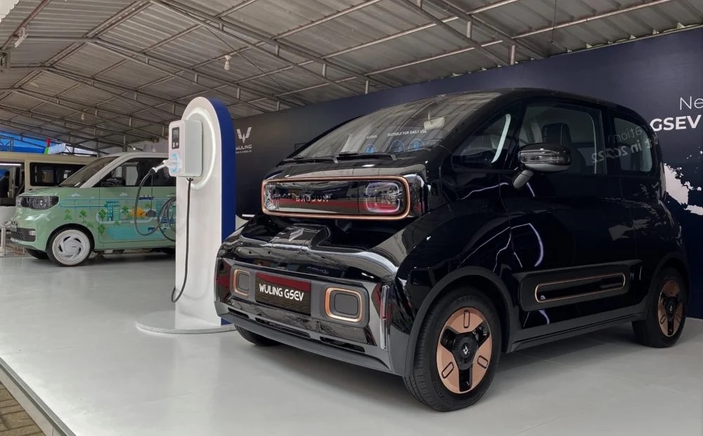Wuling Hongguang Mini EV và Kiwi EV được trưng bày trong triển lãm Ô tô điện Indonesia 2021