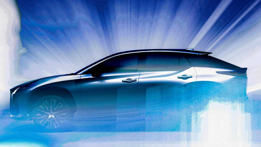 Lexus RZ nhìn từ bên sườn