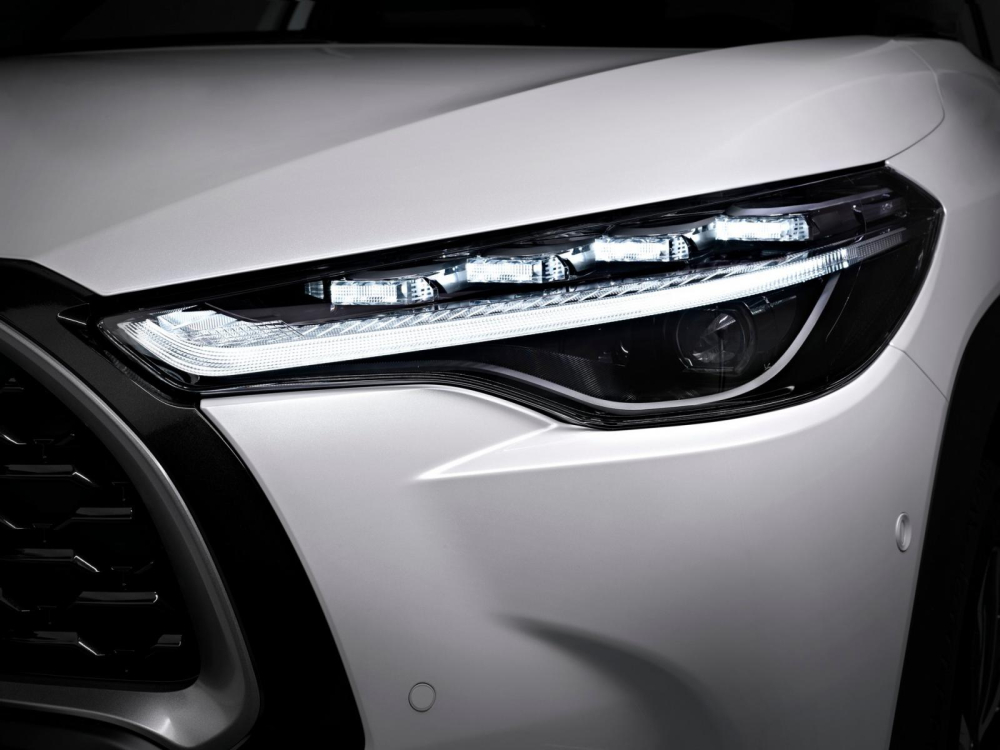 Cận cảnh cụm đèn pha của Toyota Corolla Cross 2022
