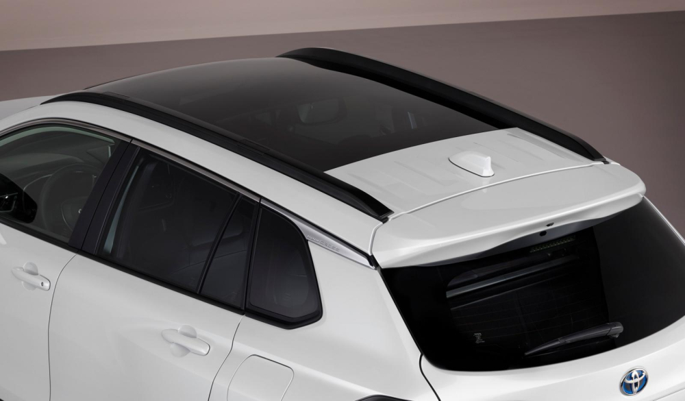 Toyota Corolla Cross 2022 còn có cửa sổ trời toàn cảnh Panorama