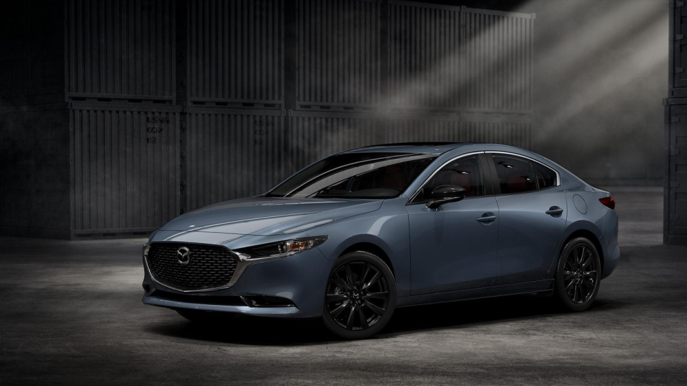 Mazda3 2.5 S Carbon Edition 2022 được sơn m&agrave;u x&aacute;m Polymetal Gray