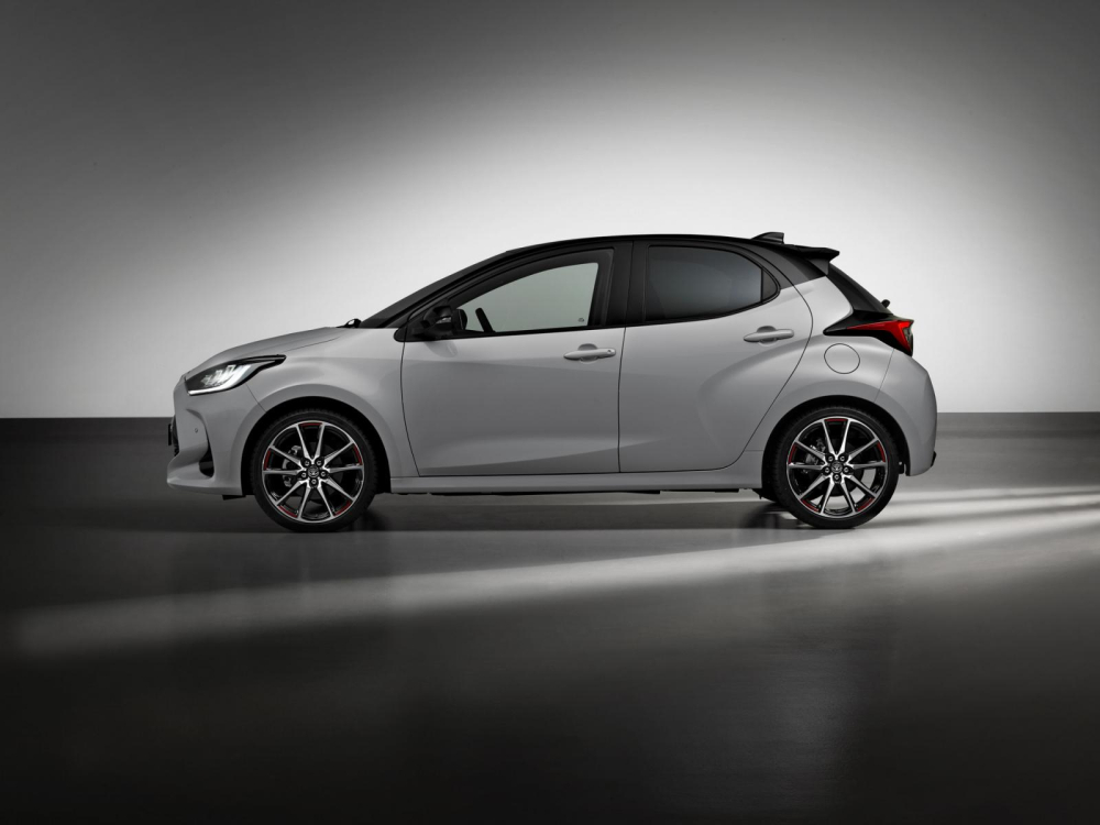 Toyota Yaris GR Sport 2022 còn được cải tiến ở hệ thống treo, thân vỏ và hệ thống lái