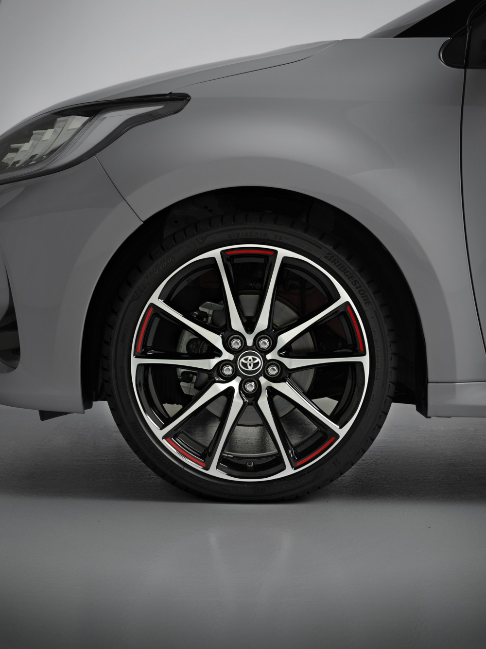 Bộ vành hợp kim 18 inch của Toyota Yaris GR Sport 2022