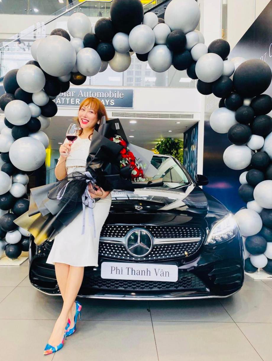Nữ diễn viên Phi Thanh Vân tậu xe Mercedes-Benz C-Class, ô tô thứ 4 trong đời Nữ diễn viên Phi Thanh Vân tậu xe Mercedes-Benz C-Class, ô tô thứ 4 trong đời