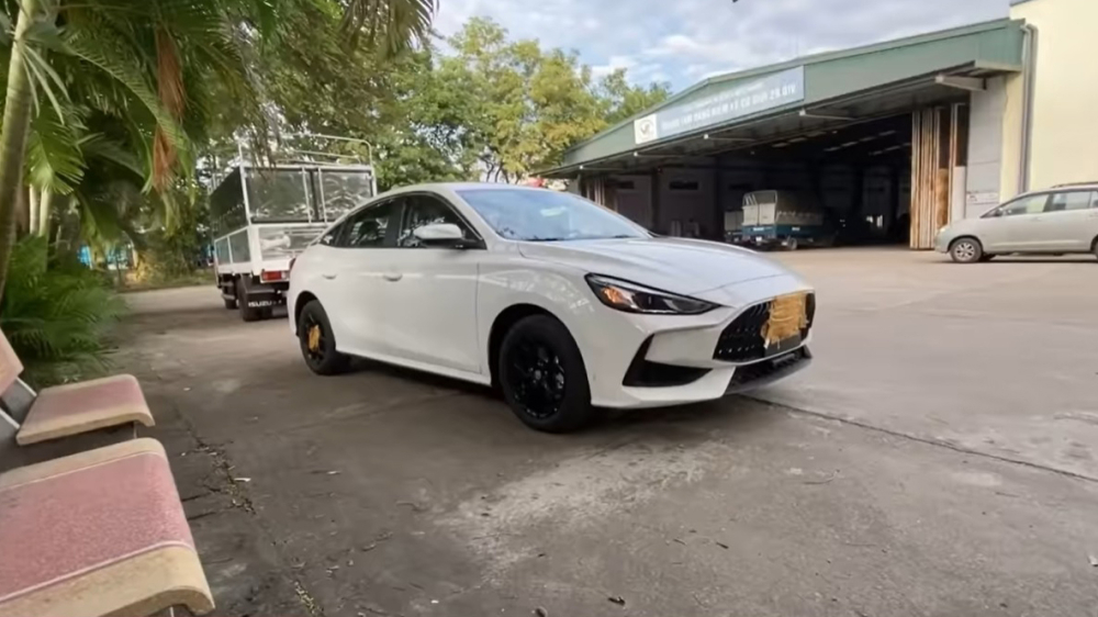 MG5 xuất hiện tại một trạm đăng kiểm ở Việt Nam.