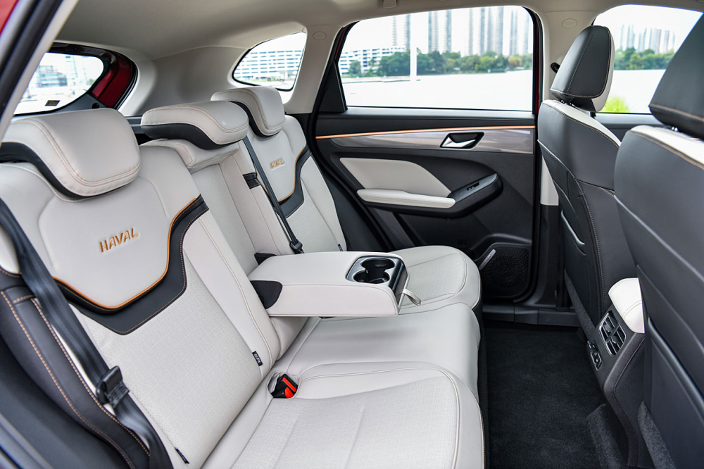 Ghế bọc da phối 2 m&agrave;u của Haval Jolion 2022