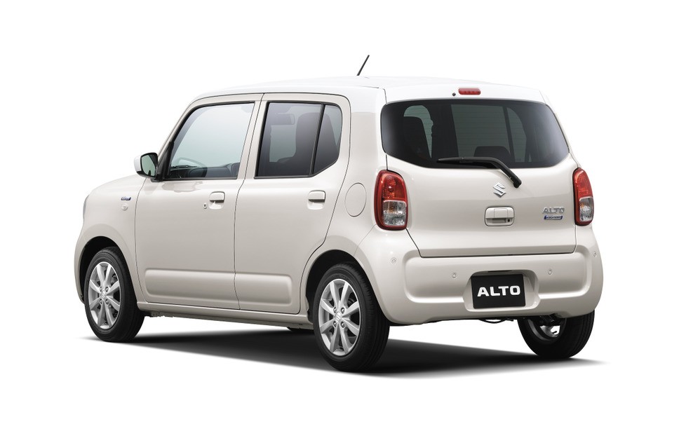 Suzuki Alto 2022 nhìn từ đằng sau