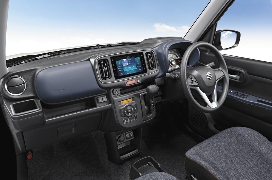 Khoang lái của Suzuki Alto 2022