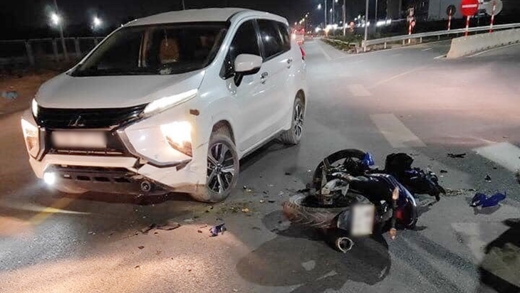 Vụ tai nạn khiến 2 phương tiện hư hỏng nặng nề Vụ tai nạn khiến 2 phương tiện hư hỏng nặng nề