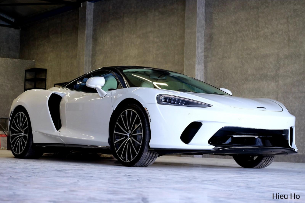 Hình ảnh về chiếc siêu xe McLaren GT về garage của cô gái 9X ở Cần Thơ