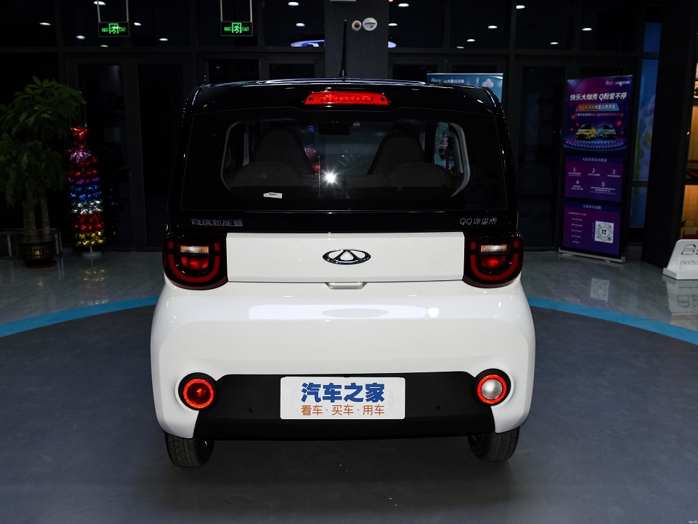 Chery QQ Ice Cream 2022 nh&igrave;n từ ph&iacute;a sau