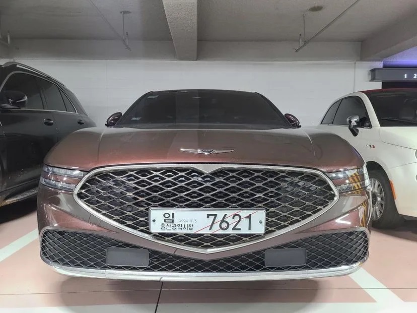 Cận cảnh đầu xe của Genesis G90 2022
