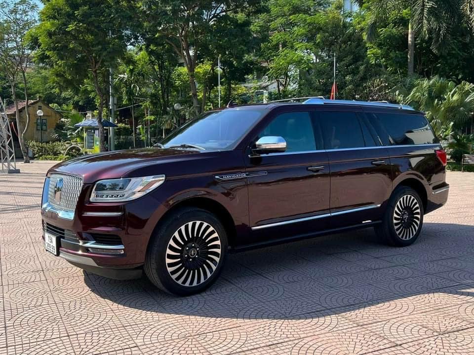 Xe mang ngoại thất màu tím vỏ nho đẹp mắt Xe mang ngoại thất màu tím vỏ nho đẹp mắt