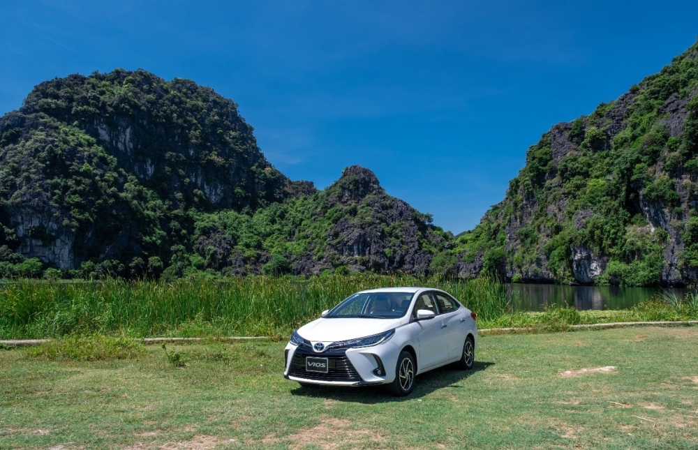 D&ugrave; thuộc diện hưởng ưu đ&atilde;i giảm 50% lệ ph&iacute; trước bạ từ Ch&iacute;nh phủ, Toyota Vios trong th&aacute;ng cuối năm 2021 vẫn tiếp tục được h&atilde;ng hỗ trợ giảm th&ecirc;m 20 triệu đồng cho tất cả c&aacute;c phi&ecirc;n bản.