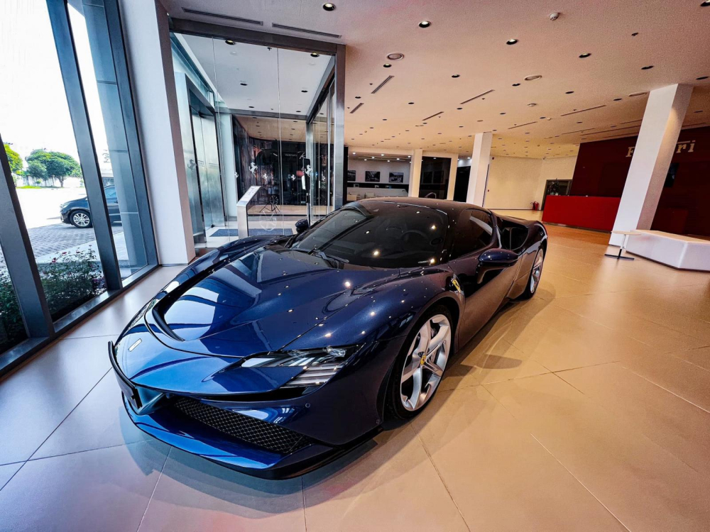 Cận cảnh siêu xe Ferrari SF90 Stradale mới được nhập khẩu chính hãng