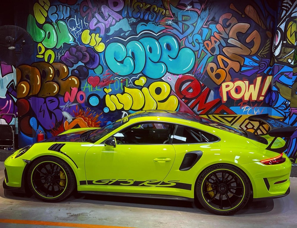 Chiếc siêu xe Porsche 911 GT3 RS này có gói độ Weisach Package
