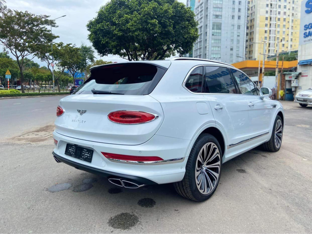 Xe thuộc phi&ecirc;n bản V8 do c&oacute; ống xả k&eacute;p