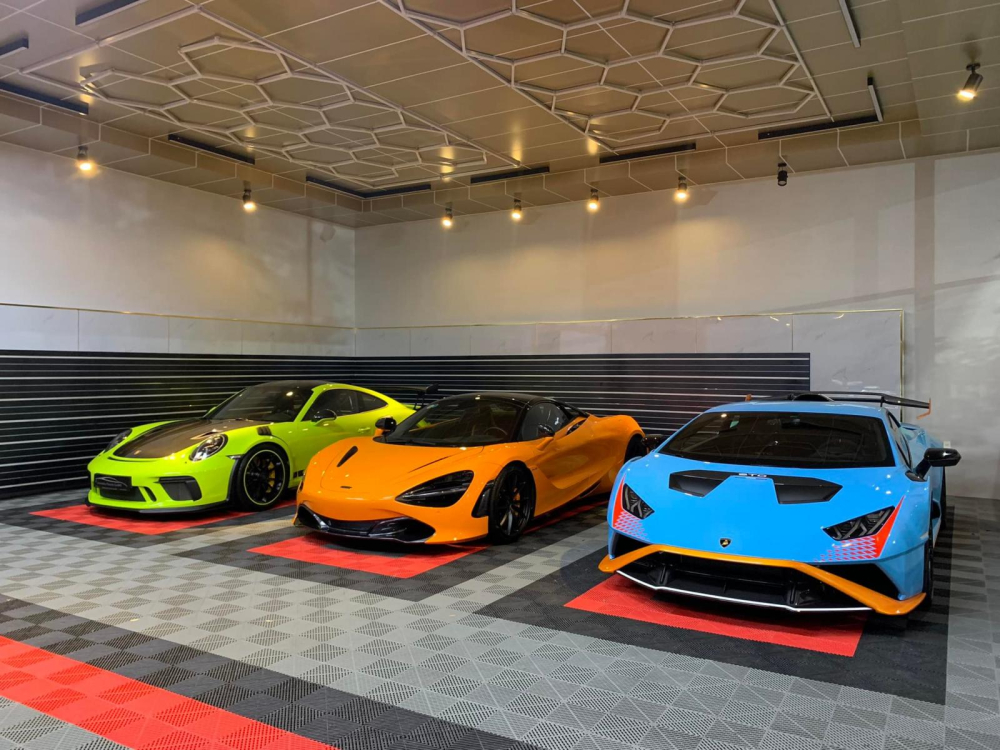Từ trái sang là Porsche 911 GT3 RS, McLaren 720S Spider và cuối cùng là Lamborghini Huracan STO