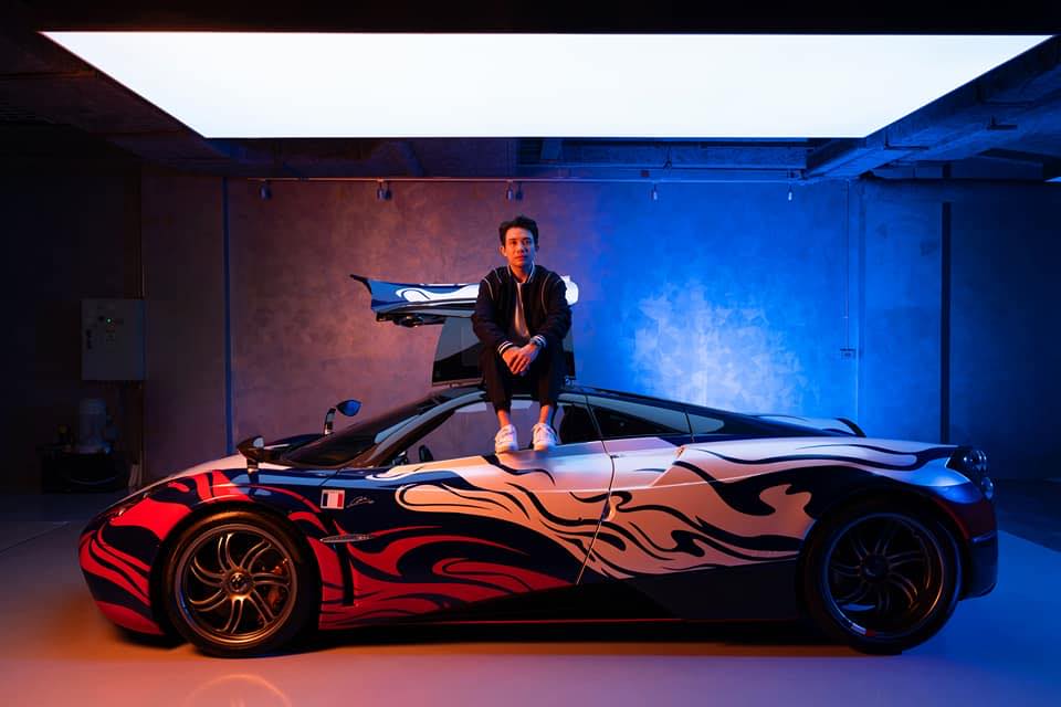 Minh Nhựa cùng Pagani Huayra trong căn hầm đỗ xe của Cường Đô-la