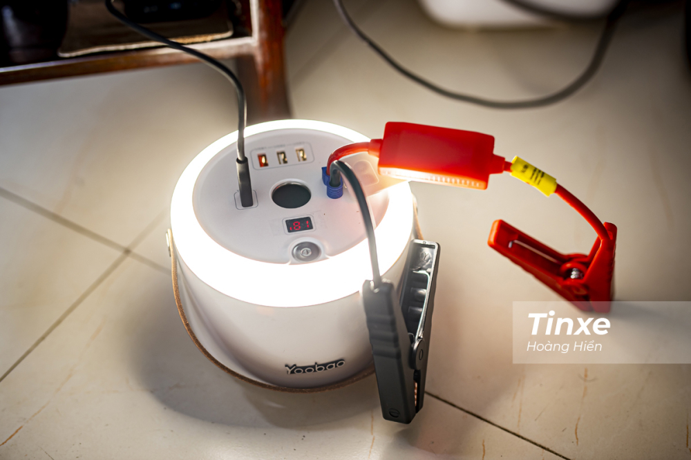 Những bộ pin k&iacute;ch ắc quy thường đi k&egrave;m nhiều t&iacute;nh năng hỗ trợ.