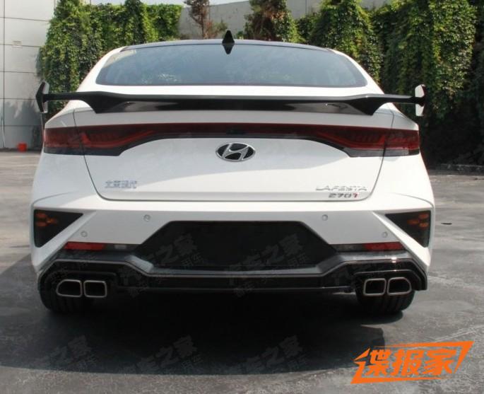 Hyundai Lafesta 2022 có cánh gió cỡ lớn phía sau