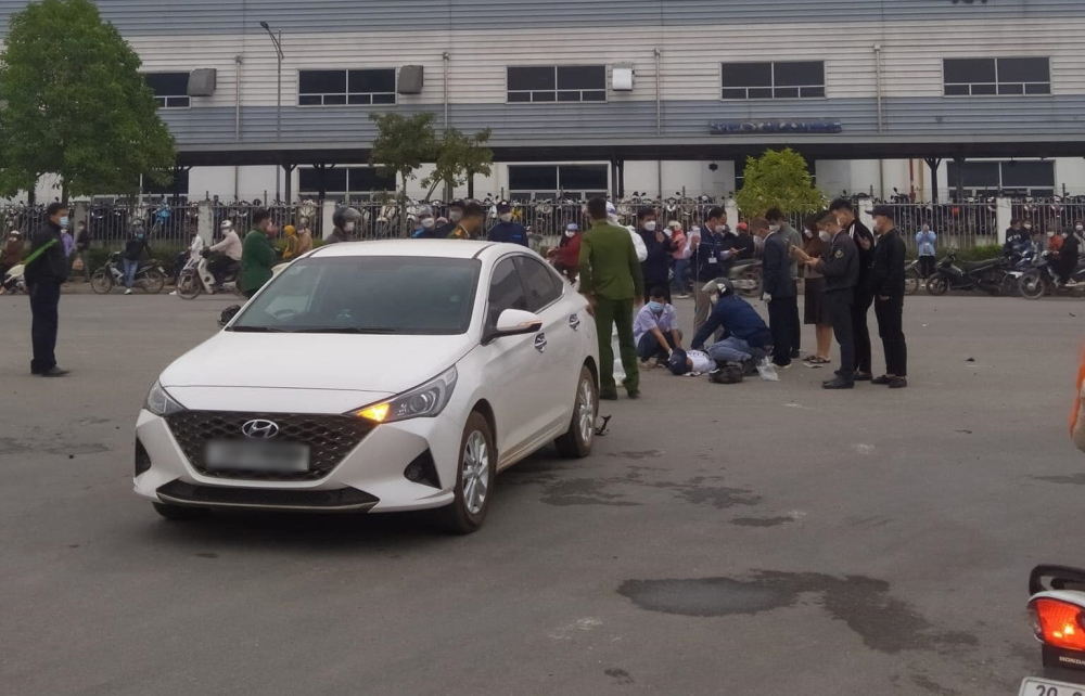 Hiện trường vụ tai nạn giữa xe Hyundai Accent với xe máy ở Thái Nguyên
