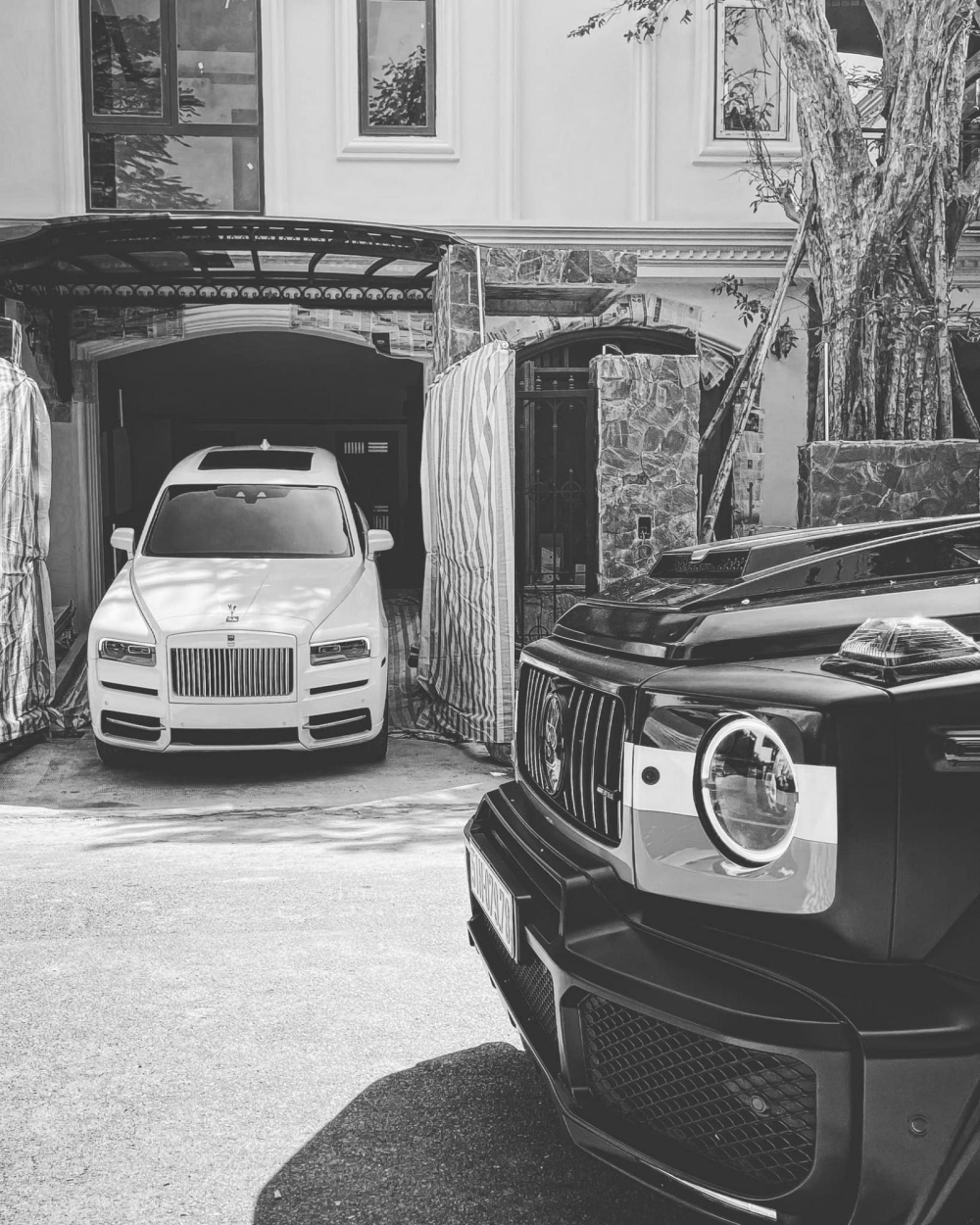Chiêc xe Rolls-Royce Cullinan của Minh Nhựa