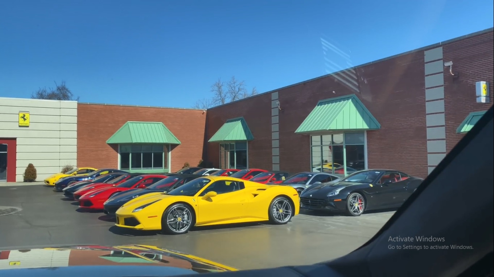 Cảnh quay bên ngoài showroom cho thấy có gần 20 siêu xe Ferrari đỗ ngay ngắn, trong số này, hàng đầu tiên có thể thấy là Ferrari 488 Spider màu vàng và đỗ phía sau là Ferrari California T, đỗ kế đến hàng trên đầu là Ferrari F430 Spider màu đen, Ferrari 488 GTB màu đỏ, Ferrari F8 Tributo... Cảnh quay bên ngoài showroom cho thấy có gần 20 siêu xe Ferrari đỗ ngay ngắn, trong số này, hàng đầu tiên có thể thấy là Ferrari 488 Spider màu vàng và đỗ phía sau là Ferrari California T, đỗ kế đến hàng trên đầu là Ferrari F430 Spider màu đen, Ferrari 488 GTB màu đỏ, Ferrari F8 Tributo...