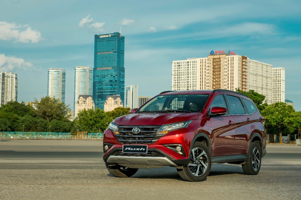Trong 3 mẫu xe, Toyota Rush c&oacute; gi&aacute; b&aacute;n cao nhất.