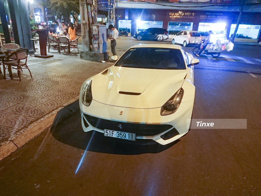 Cận cảnh si&ecirc;u xe Ferrari F12 Berlinetta độc nhất Việt Nam