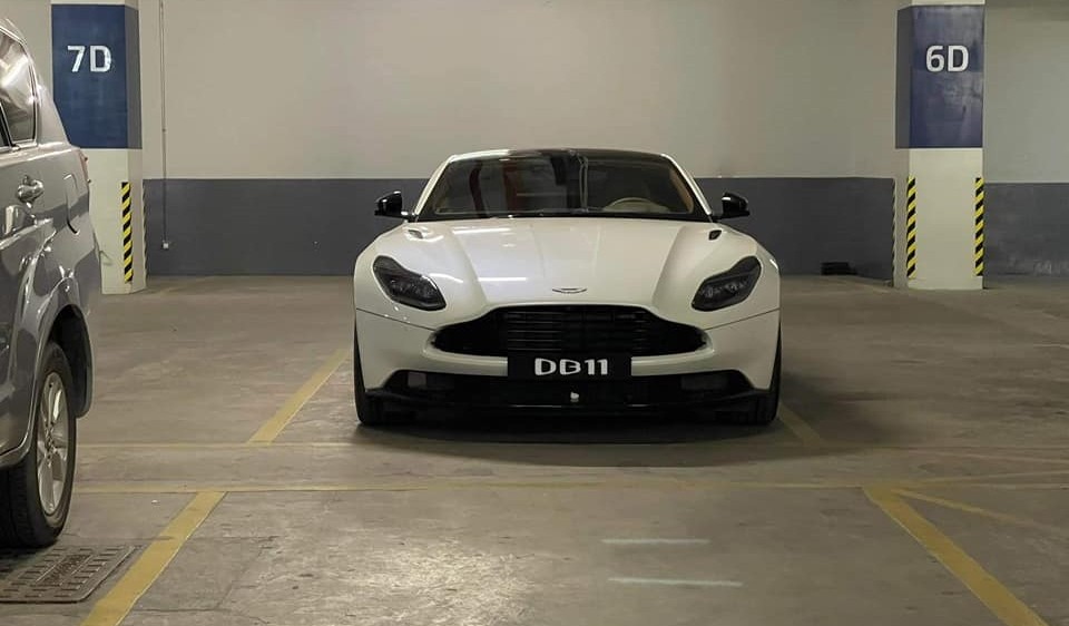 Chiếc xe Aston Martin DB11 V8 về nước hơn 2 năm nhưng giờ đây mới tìm thấy khách mua