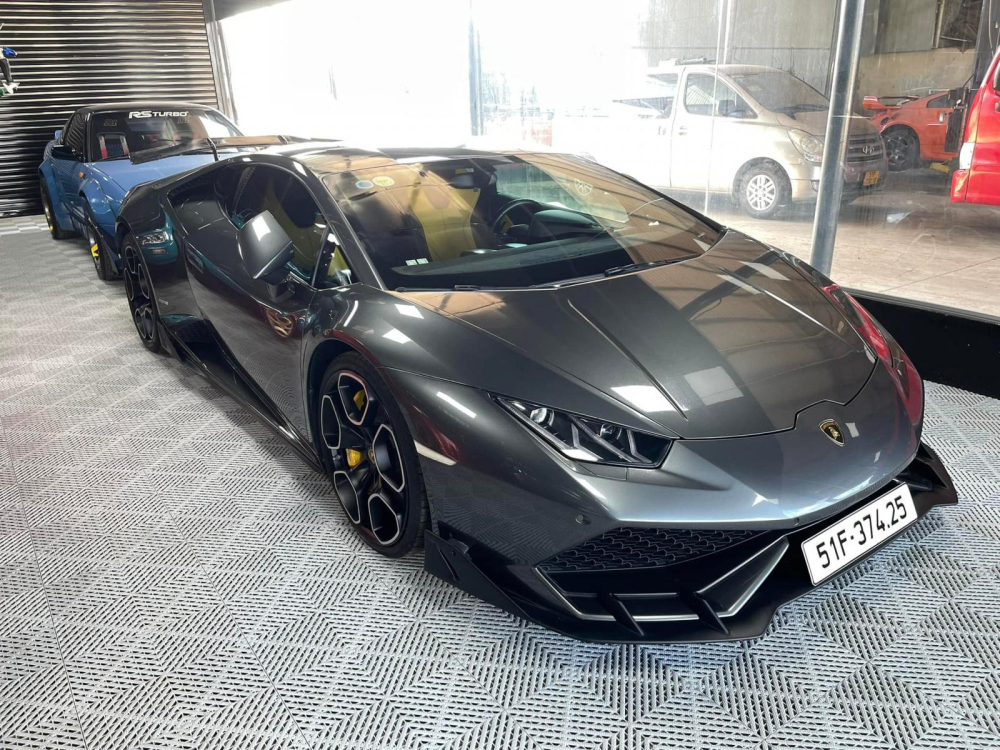 Đại gia Bình Phước đổi siêu xe Lamborghini lấy lan đột biến, 1 tiếng sau đã có người cọc
