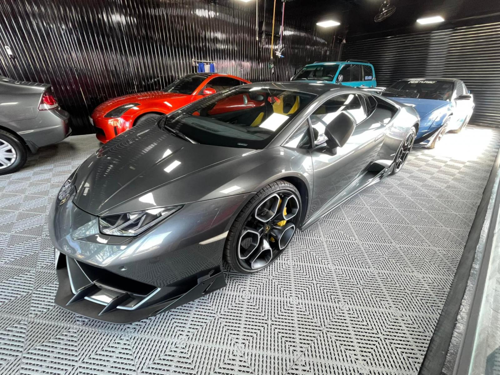 Chiếc siêu xe Lamborghini Huracan LP610-4 này được nhập khẩu chính hãng